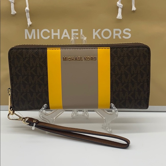 Michael Kors Handbags - MICHAEL KORS JET SET TRAVEL LG TRVL CONTINENTAL